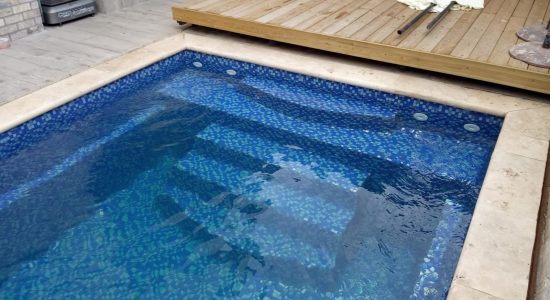 הקמת בריכת שחיה פיברגלס