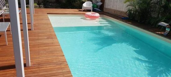 פיתוח סביבתי עם בריכת פיברגלס